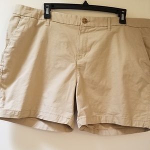 Old Navy kacki color shorts size 16
